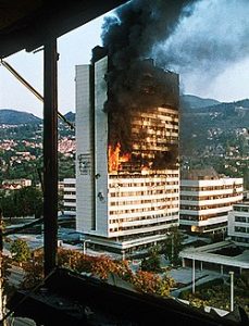 Bosnian sota (1992–1995) tuhosi Sarajevoa. Kuva: Wikipedia/Creative Commons.