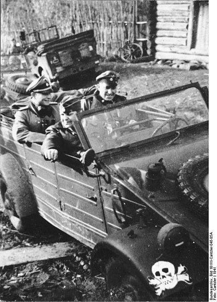 SS-miehiä Venäjällä 1941. Kuva: Wikipedia/ Bundesarchiv, Bild 101III-Cantzler-045-05A : Cantzler : CC-BY-SA 3.0.