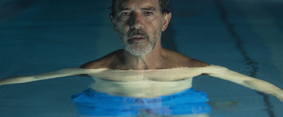 Antonio Banderas esittää Almodovaria. Copyright El Deseo. Kuva: Manolo Pavón.