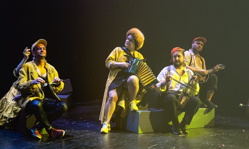 Käärmeenpääntallaajat.