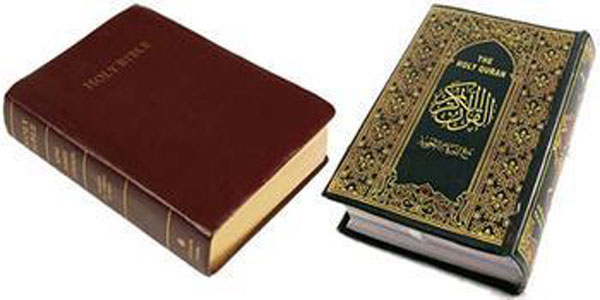 Raamattu ja Koraani.